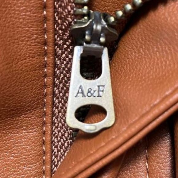 Abercrombie & Fitch 90s Straight Ultra High Rise Vegan Leather Pants  2LUS  EUC - Picture 6 of 8